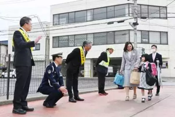 「横断歩道きちんと渡ってね」　五戸地区安協が新入生に呼びかけ