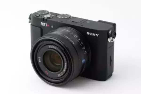 新製品レビュー：“高機能”レンズ一体型カメラ特集：ソニー RX1R III　ミラーレス全盛の今よみがえった「撮影技術の結晶」