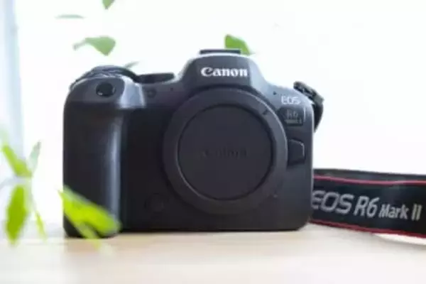 私はこれを買いました！：「初ミラーレス」でスモーク越しのコックピット撮影が実現　キヤノン EOS R6 Mark II（粒木友香里）