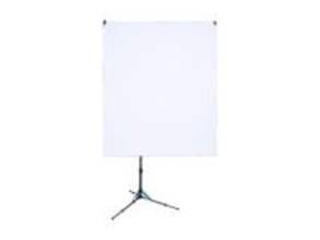 樹脂製で軽量、設営も容易な「FLAT 背景」　ニッシンジャパンの「棒レフシステム」を採用