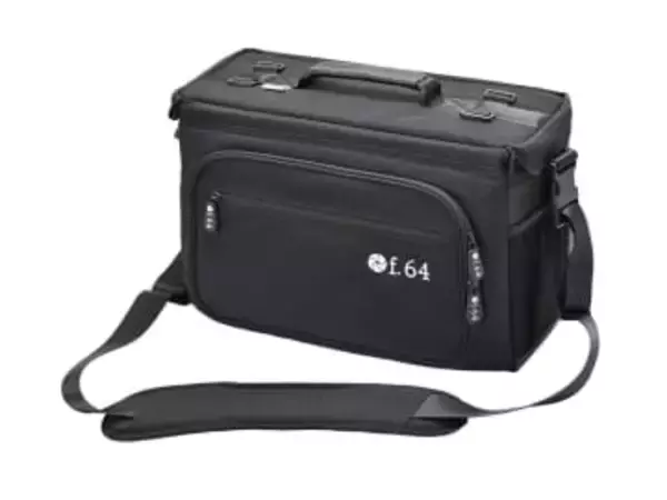 「f.64」にミドルサイズのボックス型ショルダーバッグ　100-400mmが縦に入る大容量タイプも