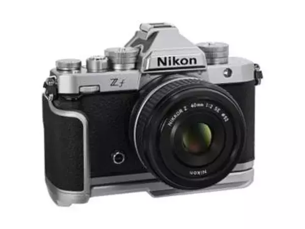 ニコン「Zf」純正グリップに新色シルバー　ボディと統一感のあるデザイン　底面はアルカスイス互換形状