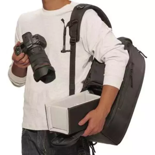 都市向けデザインのバックパック「Libec Urban CamBag B」　PC収納部付きの小型12Lモデルも