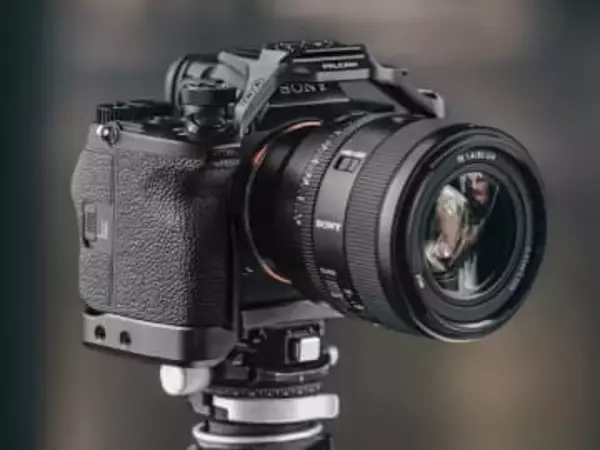 EOS R6 Mark III、α7 V、FX30などに適合するFALCAMカメラケージ　F22／F38／F50クイックリリースシステムに対応