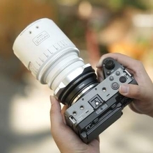 カメラに合わせて使い回せるPLマウントアダプター　交換パーツが付属　シルバーのほか、パープルも