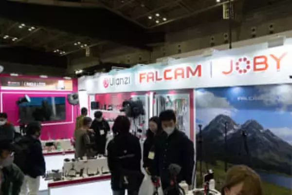 【CP+2026】左手デバイス新製品を展示したUlanzi　HDMI端子やメモリーカードスロットも搭載　ブースはJOBY、FALCAMと3社の共同展示