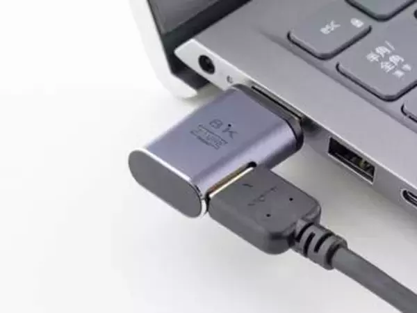 マグネットで着脱できるL字型のHDMIアダプター