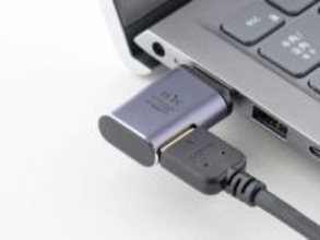 マグネットで着脱できるL字型のHDMIアダプター