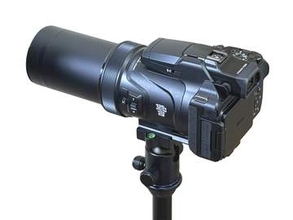 ニコンの高倍率ズームカメラ「COOLPIX P1100」対応レンズプレート　望遠撮影時の“お辞儀”を防ぐ　P1000にも使用可能