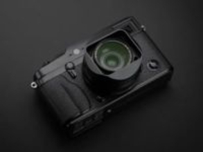 富士フイルム「XF23mmF2.8 R WR」などに対応したアルミ製角型フード
