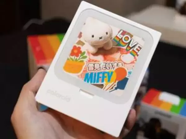 正方形大判フォーマット対応のPolaroid製フォトプリンター　本体がフォトスタンドに　クラウドファンディングが開始