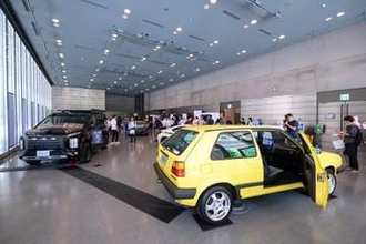 撮影地への移動中も、待機時間も。カメラマンのためのカロッツェリア新製品解説