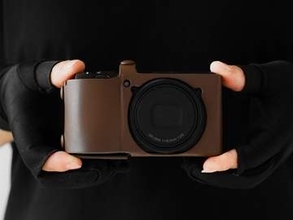 イタリアンレザーを使用した「RICOH GR IV」用カメラカバー