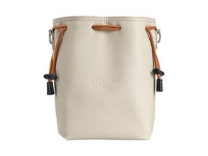 普段着に合わせやすいTTArtisanの“巾着カメラバッグ”
