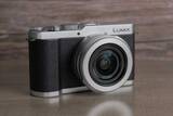「新製品レビュー：パナソニック LUMIX L10　直感的な操作感と最新の撮影性能　新フォトスタイル・モノクロームで深まる表現力」の画像1