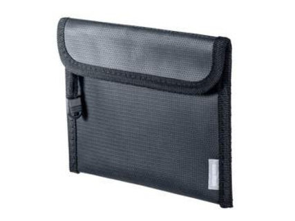 モバイルバッテリー発火時の被害を抑える難燃性ポーチ