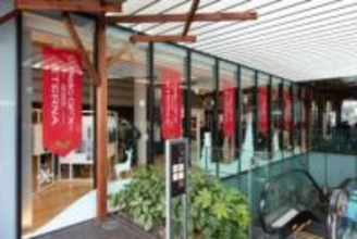 イベントレポート：X'mas直前の渋谷で「Hello GFX 2025 ETERNA」が開催　ラージフォーマットカメラの体感イベント　限定モデルの展示も