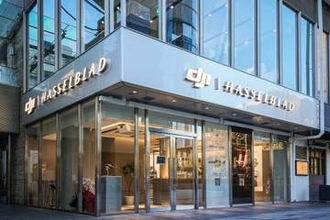 国内初のDJI直営店が東京・表参道にオープン　2階にはHasselbladフロアが　全レンズの展示やドローン飛行体験も