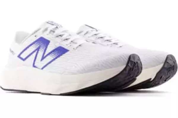 本日のお買い得商品 ニューバランスのランニングシューズがMAX54％OFFのセール中