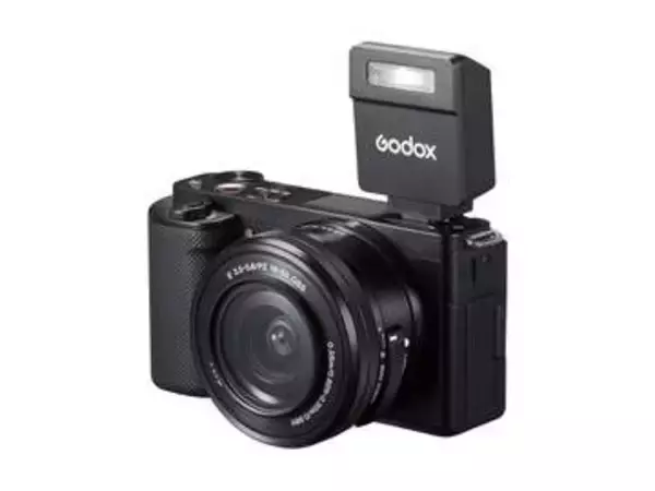 GODOXの極小ストロボ「i」シリーズに新モデル　マニュアル専用やTTL対応など　マグネット式のカラーフィルターも