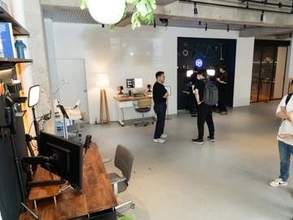 Stream Deckなど活用した「クリエイター向け環境」を提案　電動デスクブランドとElgatoによる「WORK FLOW」展