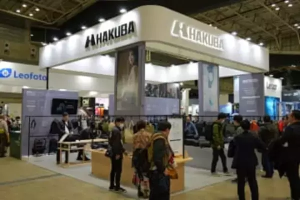 【CP+2026】ハクバが“無重力バックパック”を参考出品　サスペンション構造で体感重量を軽減　デザイン性の高い新製品カメラバッグも