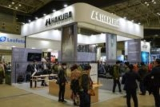 【CP+2026】ハクバが“無重力バックパック”を参考出品　サスペンション構造で体感重量を軽減　デザイン性の高い新製品カメラバッグも