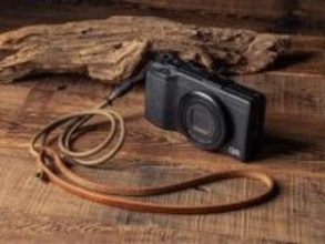 レザー&パラコードの「RICOH GR」向けスリムストラップ　小径ストラップホールに装着可能