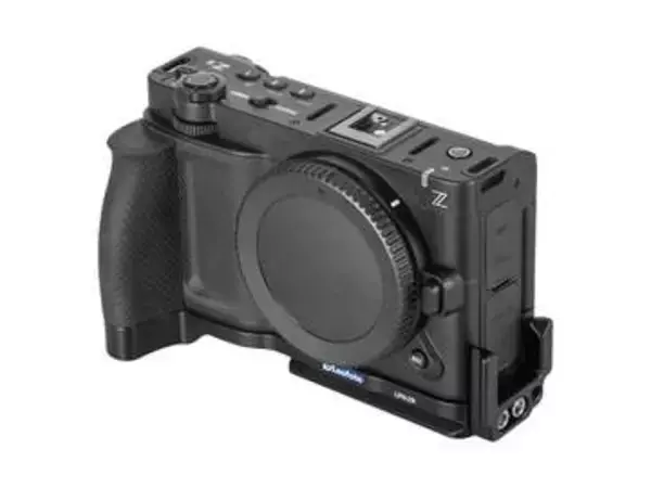 Leofoto製のニコンZR用L型プレート　突き出たグリップに多数のネジ穴　カメラケージも同時に発売