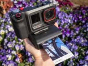 デジカメアイテム丼：アクションカムがインスタントカメラに変身。推し活にも！　「Insta360 Ace Pro 2 ポケットプリンター」
