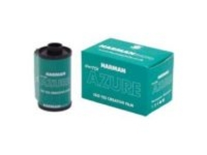 世界を非現実な色にする「HARMAN Switch Azure」カラーネガフィルム