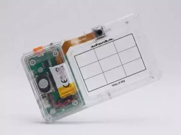 透明ファインダーの「InstaSnap」に新モデル　背面モニターで撮影前に構図を確認