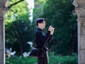 ハービー・山口氏とコラボしたレザー製カメラバッグ　ブルーが鮮やかなスペシャルモデルも