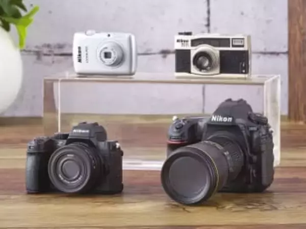 “Nikon ミニチュアカメラ”の第2弾が登場　Z50IIやD850が1/3のスケールで再現