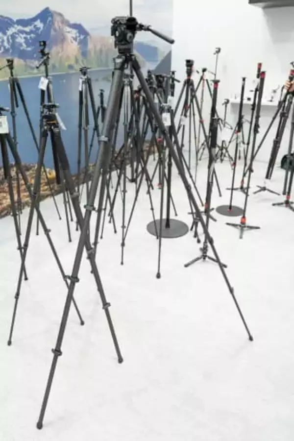 【CP+2026】ダイヤル式カウンターバランス雲台を採用する5段三脚　6段階に調整可能　フリクションコントロールも