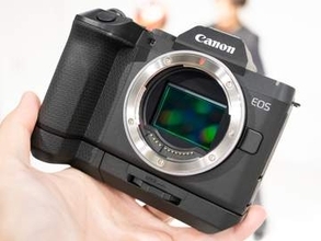 20万円台のフルサイズカメラ「EOS R8 Mark II」を見てきた　“直線デザイン”はターゲット層を意識