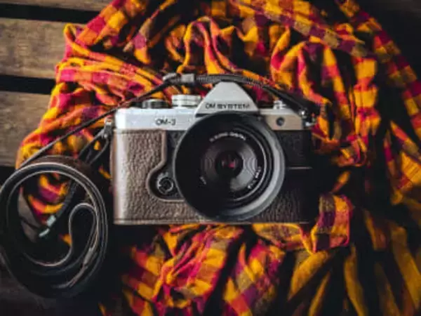 私はこれを買いました！：海外撮影で実感。コンパクトなサイズと速写性が変えた撮影スタイル　OM SYSTEM OM-3（木村琢磨）