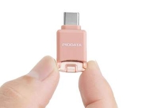 約4gの超小型カードリーダーにピンクとホワイトの新色
