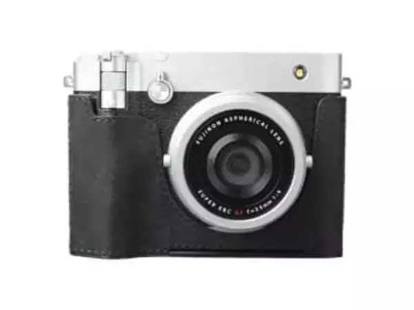 イタリアンレザーを使用した「FUJIFILM GFX100RF」用のボディケース