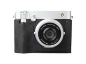 イタリアンレザーを使用した「FUJIFILM GFX100RF」用のボディケース
