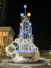 代官山アドレス・ディセ、メタルパイプのツリー型オブジェが光る冬のイルミネーションを開催中