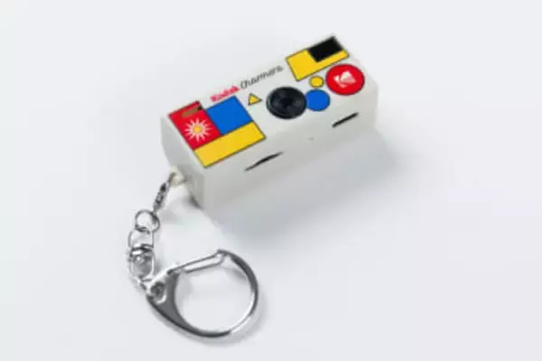 新製品レビュー：キーチェーン＋引き当て式で大ヒット記録中のトイデジ「Kodak Charmera」
