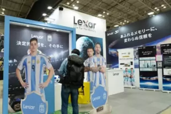 【CP+2026】2TBのmicroSDXCを展示するLexarブース　サッカー・アルゼンチン代表チームをフィーチャー