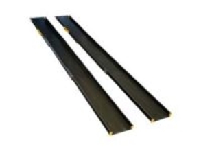 台車のまま車内に機材を積み込むための設置式スロープ　傾斜を抑えてワンオペなど想定　収納もコンパクトに