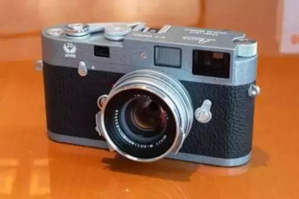 100台限定「ライカM-A ハンマートーン」の実機をチェック。ライカ銀座店のオープン20周年を記念