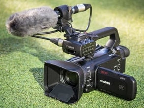 私はこれを買いました！：業務用ビデオカメラで動画撮影の幅が広がった！　キヤノン XA70（武石修）