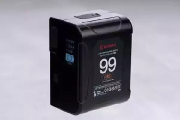 デジカメ動画Watch：USB PD対応で“Vマウント”も身近に――USB Type-Cでチャージできる高機能バッテリー MOMAN「Power99 PRO」