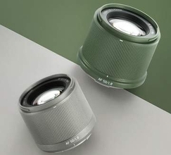 TTArtisanのAF50mmレンズに数量限定の「グリーン」「チタニウム」