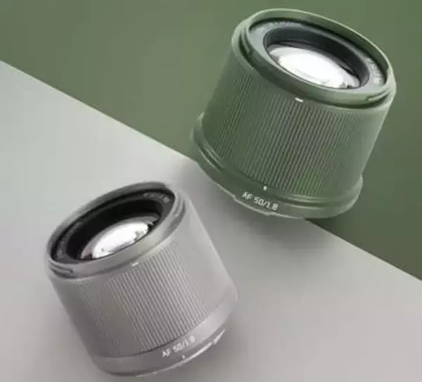 TTArtisanのAF50mmレンズに数量限定の「グリーン」「チタニウム」