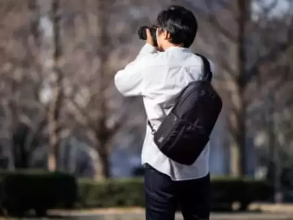 Enduranceスリングバッグが「豊岡鞄」として復活　EOS R5とズームレンズ2本を収納